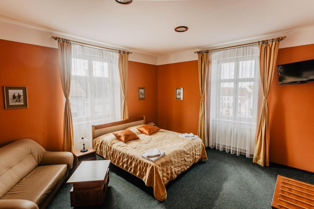 Hotel U Valdicke Brany Йичин Экстерьер фото