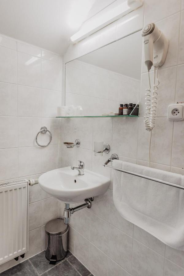 Hotel U Valdicke Brany Йичин Экстерьер фото