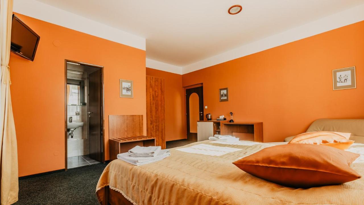 Hotel U Valdicke Brany Йичин Экстерьер фото