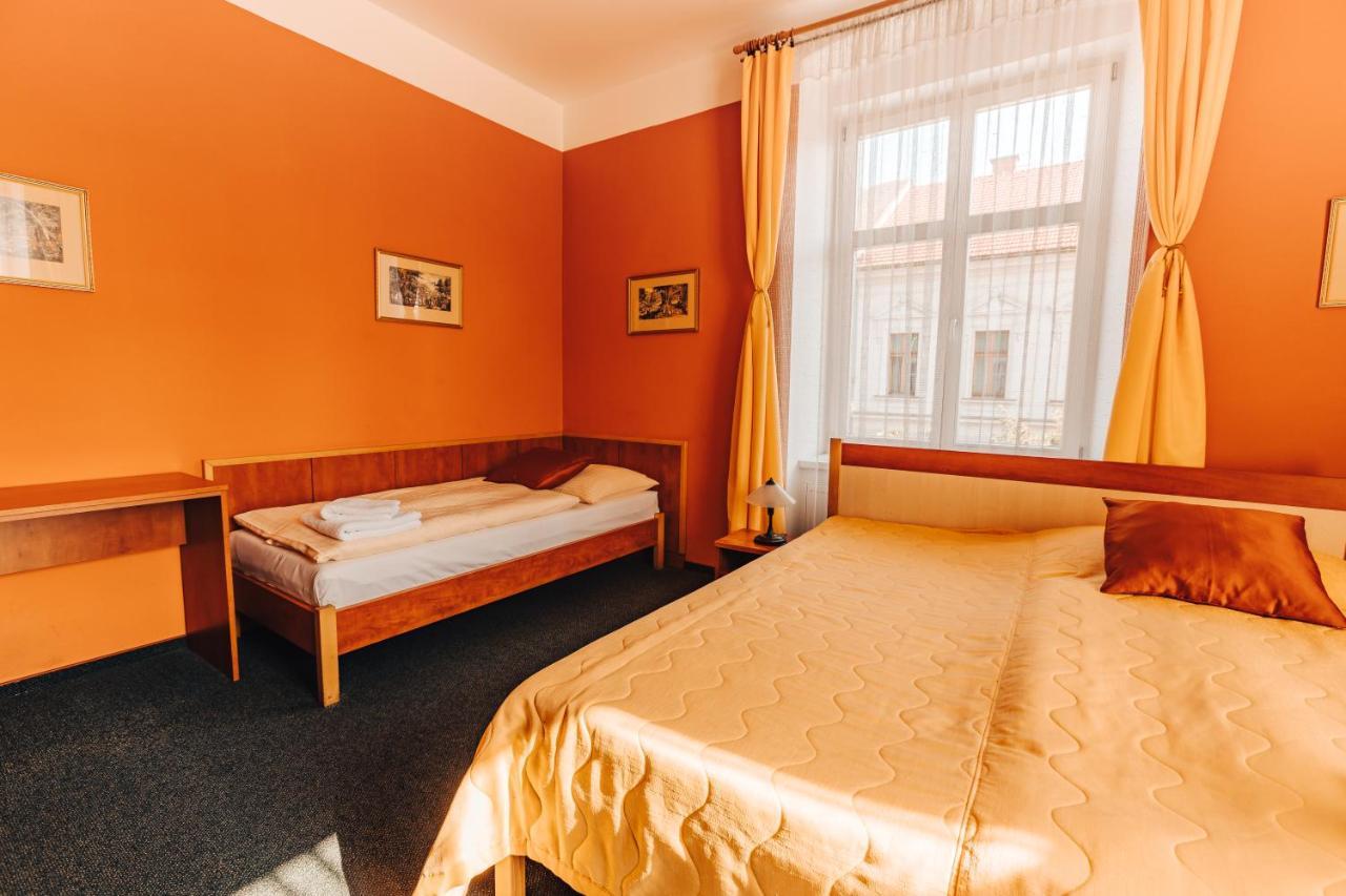 Hotel U Valdicke Brany Йичин Экстерьер фото