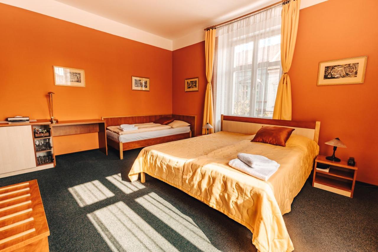 Hotel U Valdicke Brany Йичин Экстерьер фото
