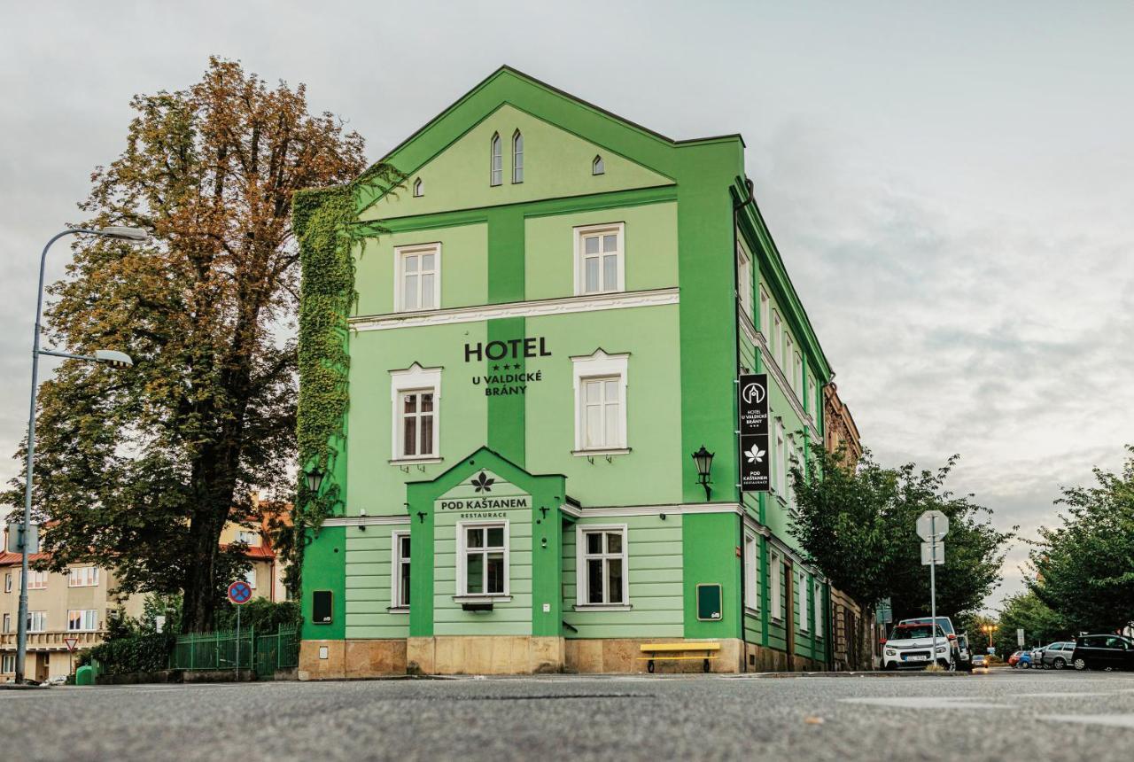 Hotel U Valdicke Brany Йичин Экстерьер фото